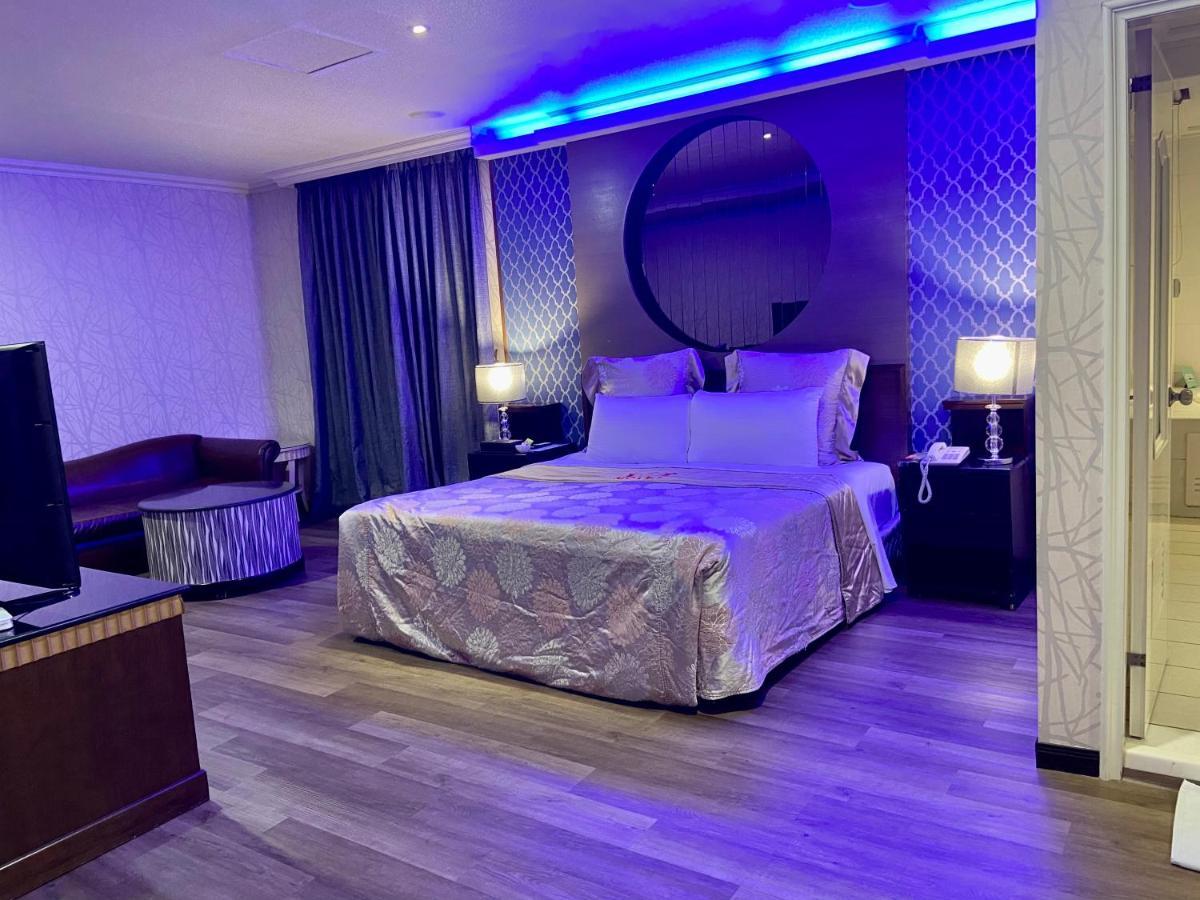 Huang Xing Boutique Hotel Pingtung Extérieur photo