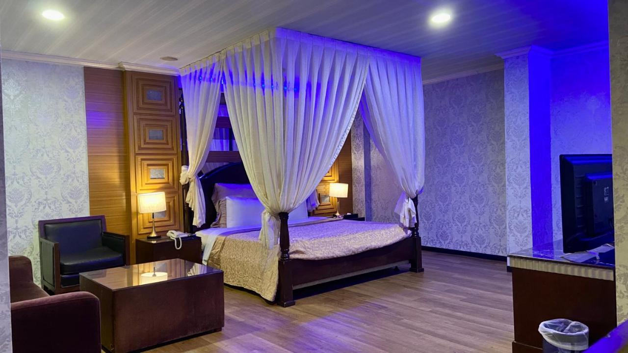 Huang Xing Boutique Hotel Pingtung Extérieur photo