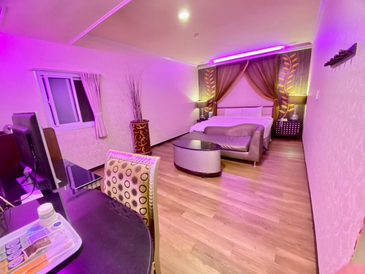 Huang Xing Boutique Hotel Pingtung Extérieur photo